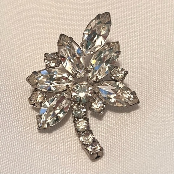 Rhinestone Brooch Kramer of New York VTG Signed Lapel Pin Floral Leaf EUC - Picture 3 of 7
